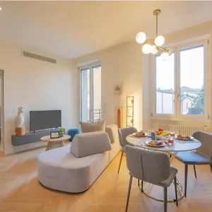  Daire Sweett- Luxury Torino
